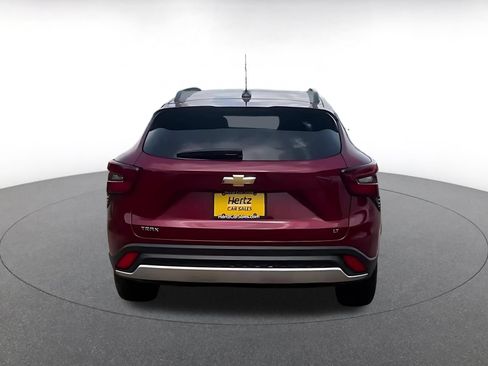 Used 2025 Chevrolet Trax LT FWD image 10