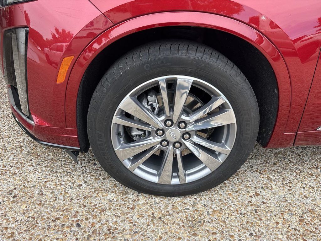 Certified 2025 Cadillac XT6 Premium Luxury AWD/4WD image 33