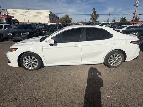 Used 2019 Toyota Camry LE FWD image 8