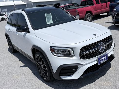 Used 2020 Mercedes-Benz GLB 250 w/ AMG Line image 2