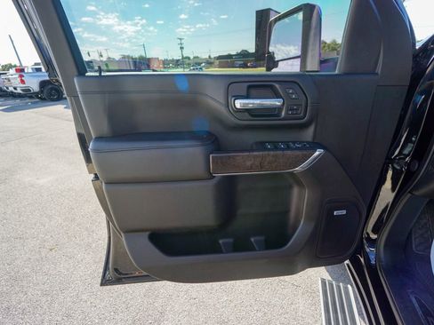 Used 2023 GMC Sierra 3500 Denali w/ Denali Ultimate Package image 17