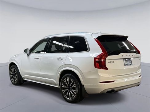 Used 2020 Volvo XC90 T6 Momentum w/ Protection Package Premier image 12
