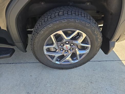 New 2026 GMC Sierra 1500 SLT w/ SLT Premium Package image 12