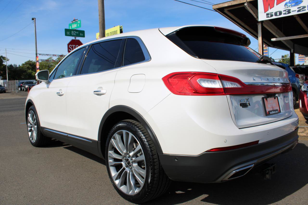 Used 2017 Lincoln MKX Reserve w/ Driver Assistance Package AWD/4WD image 4