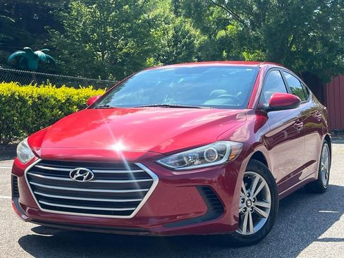 Used 2017 Hyundai Elantra SE FWD image 1