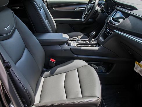 Used 2025 Cadillac XT5 Luxury FWD image 15