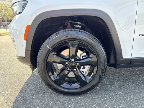 New 2025 Jeep Grand Cherokee L Limited w/ Luxury Tech Group II image 10