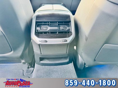 Used 2025 BMW 740i xDrive w/ Premium Package AWD/4WD image 31