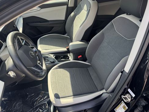 Used 2025 Volkswagen Taos SE image 36