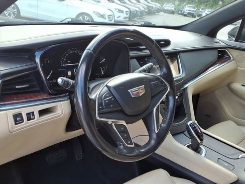 Used 2018 Cadillac XT5 Luxury w/ Driver Awareness Package image 11