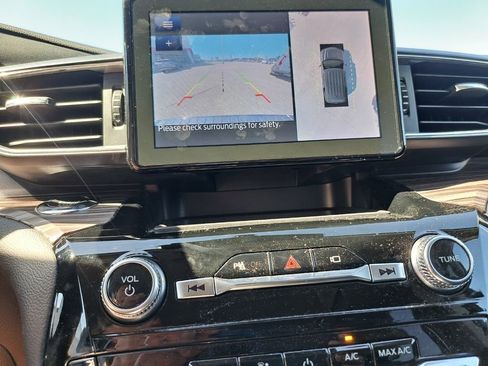 Used 2022 Ford Explorer Limited w/ Equipment Group 301A RWD image 11