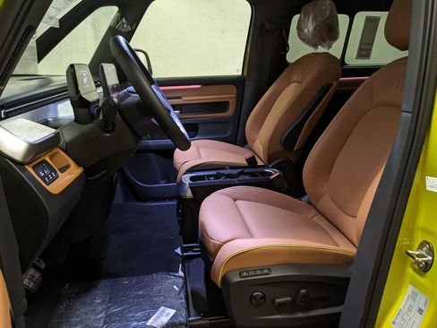 New 2025 Volkswagen ID. Buzz Pro S Plus AWD/4WD image 11