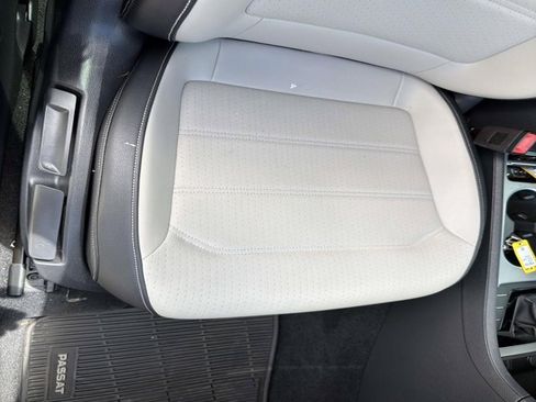 Used 2020 Volkswagen Passat 2.0T R-Line image 16