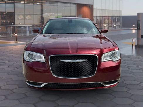 Used 2017 Chrysler 300 Limited image 2