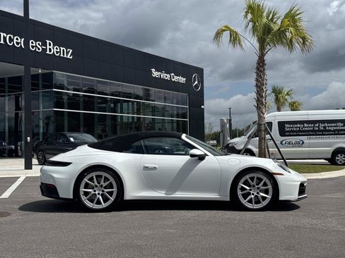 Used 2025 Porsche 911 Carrera RWD image 2