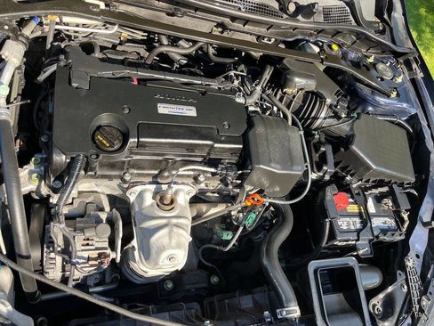 Used 2017 Honda Accord EX image 3