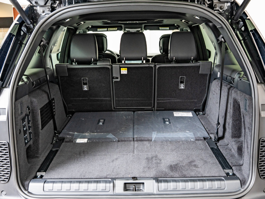New 2026 Land Rover Discovery Limited Edition AWD/4WD image 21