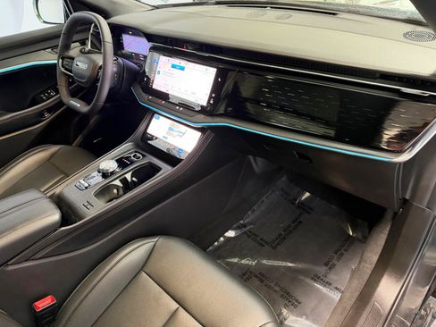 Used 2025 Jeep Wagoneer S Limited AWD/4WD image 29