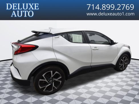 Used 2021 Toyota C-HR XLE FWD image 1