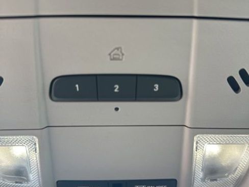 Used 2024 GMC Terrain SLT image 32