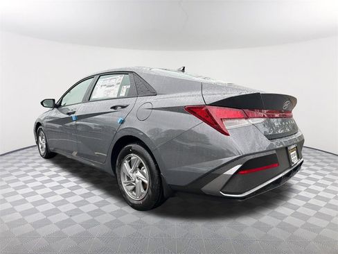 New 2026 Hyundai Elantra SE image 7