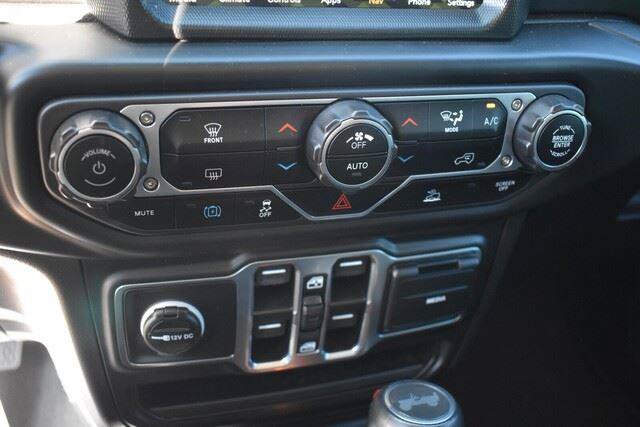 Used 2023 Jeep Wrangler Unlimited Sahara AWD/4WD image 32