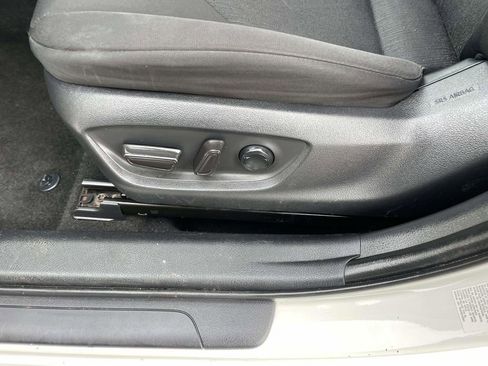 Used 2019 Toyota Camry LE image 28