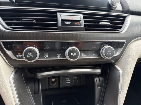Used 2021 Honda Accord Touring image 12