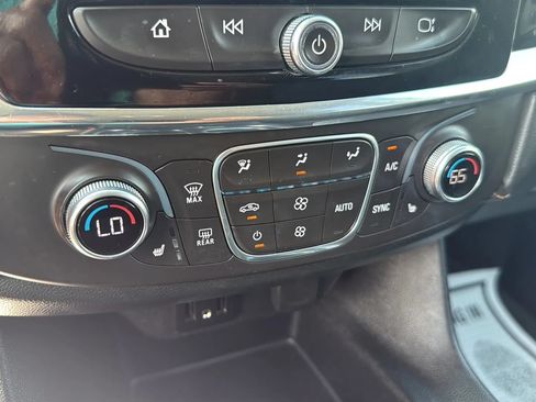 Used 2018 Chevrolet Traverse LT FWD image 19