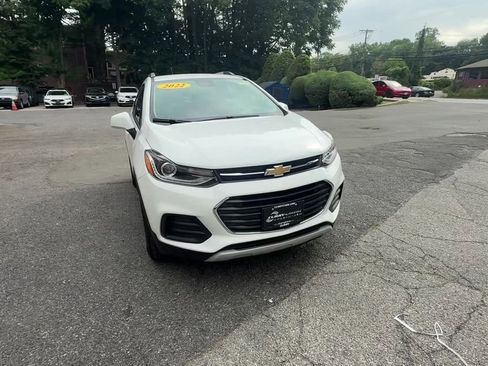Used 2022 Chevrolet Trax LT w/ LT Convenience Package AWD/4WD image 4