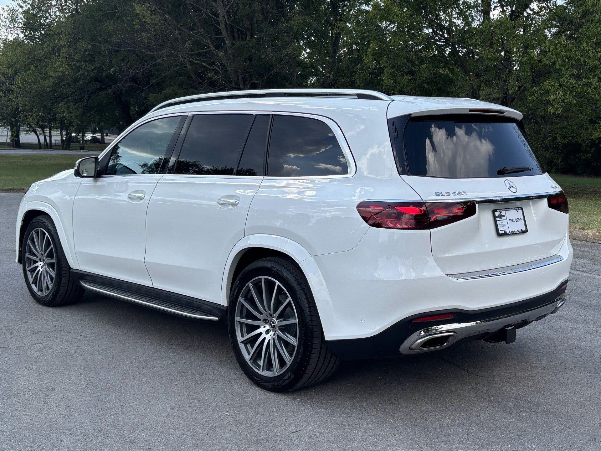 Used 2026 Mercedes-Benz GLS 580 4MATIC image 4