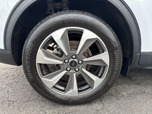 Used 2025 Ford Escape Platinum w/ Premium Technology Package AWD/4WD image 24