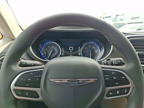 Used 2024 Chrysler Pacifica Touring-L FWD image 20