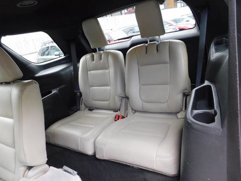 Used 2014 Ford Explorer XLT w/ Equipment Group 201A image 6