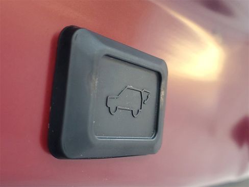 Used 2022 Toyota RAV4 XLE image 9