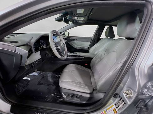 Used 2019 Toyota Avalon Limited image 22