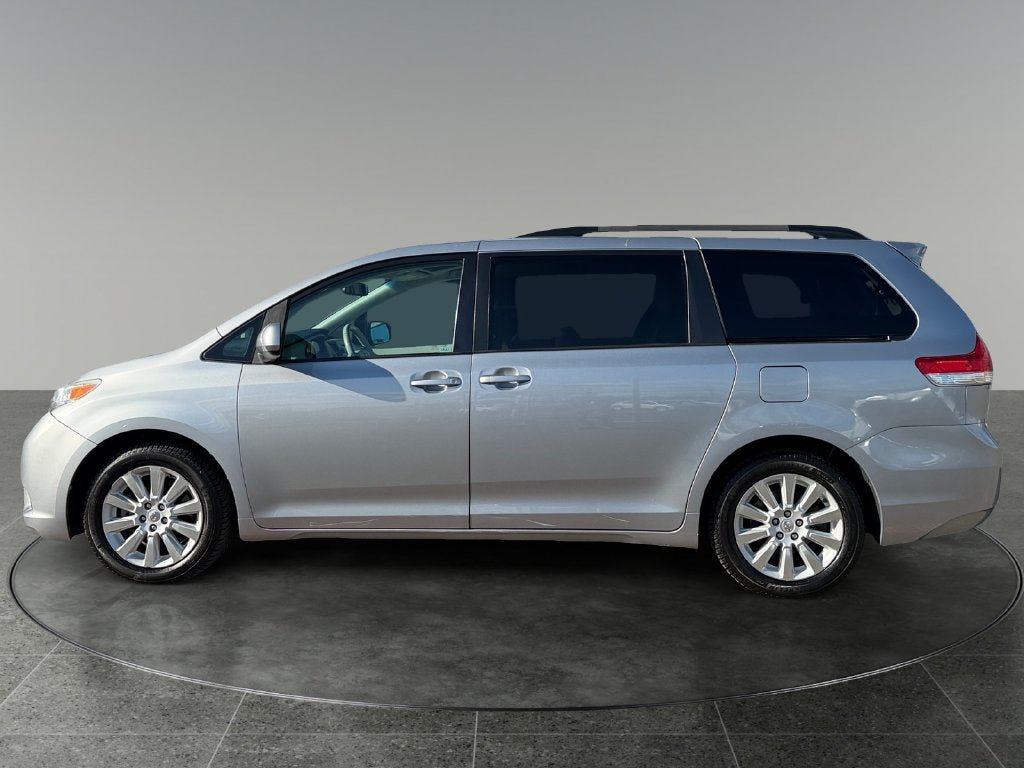 Used 2013 Toyota Sienna XLE AWD/4WD image 5