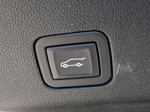 Used 2024 Chevrolet Tahoe Premier AWD/4WD image 25
