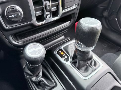 Used 2023 Jeep Gladiator Willys image 21