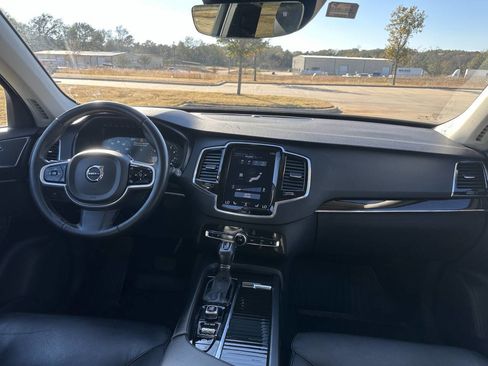Used 2018 Volvo XC90 T6 Momentum w/ Convenience Package image 11