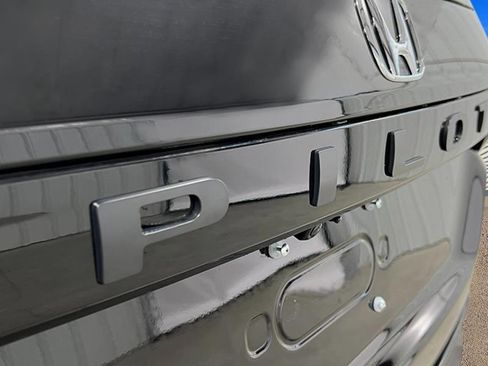 New 2025 Honda Pilot Touring image 9