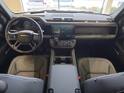 New 2026 Land Rover Defender 130 X-Dynamic SE image 9