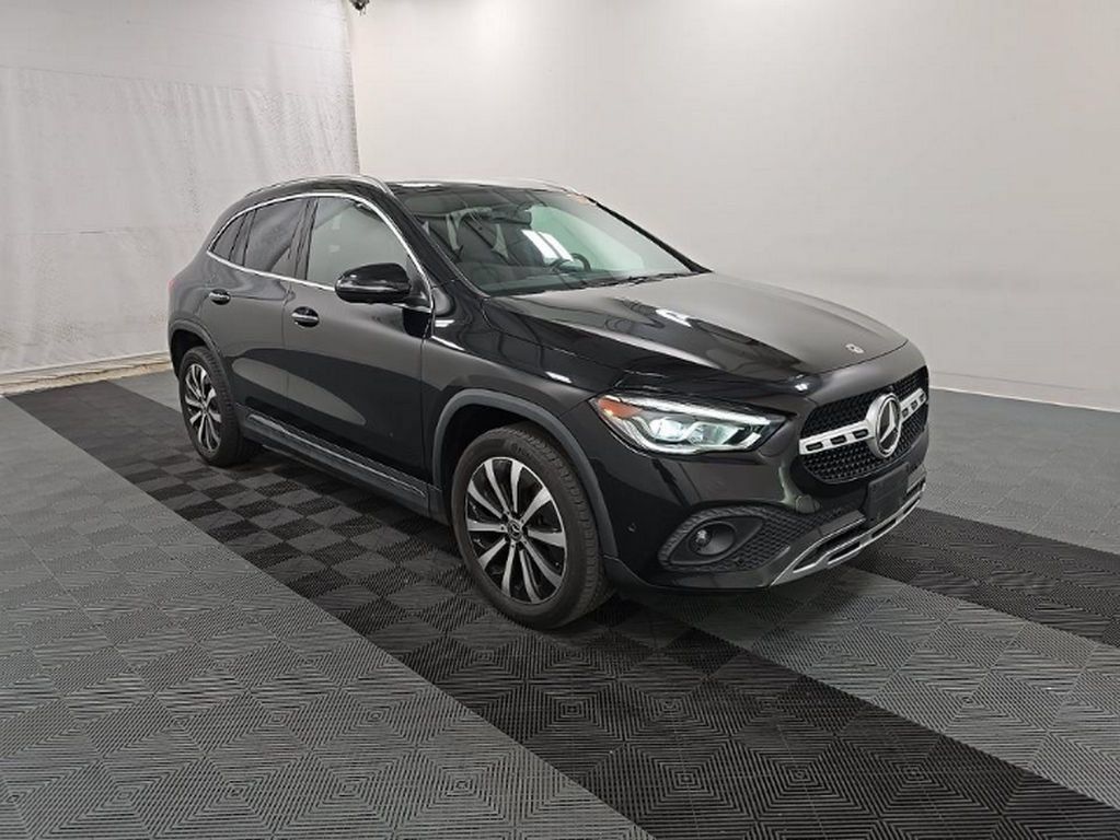 Used 2023 Mercedes-Benz GLA 250 4MATIC w/ Premium Package image 3