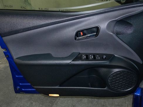 Used 2016 Toyota Prius Two image 10