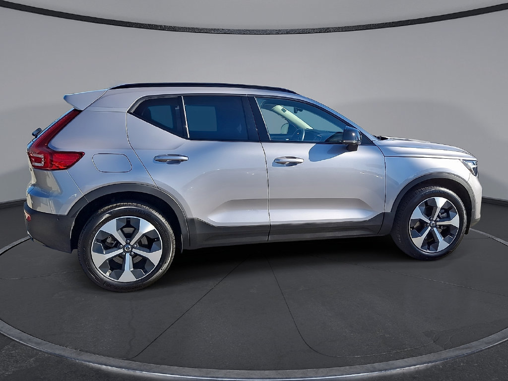 Certified 2026 Volvo XC40 B5 Plus AWD/4WD image 32