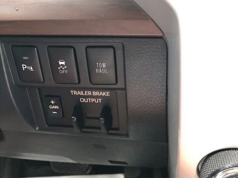 Used 2018 Toyota Tundra Limited w/ Limited Premium Package AWD/4WD image 36