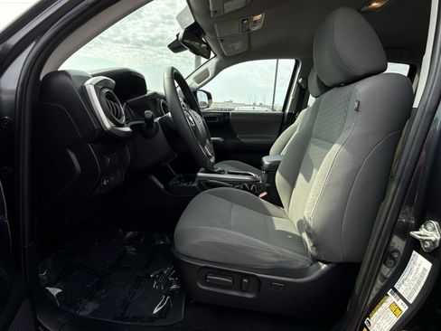 Used 2020 Toyota Tacoma SR5 image 13
