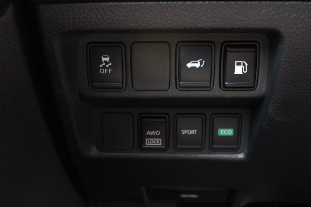 Used 2018 Nissan Rogue SV AWD/4WD image 27
