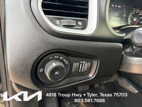 Used 2019 Jeep Renegade Latitude FWD image 15