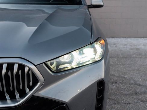 Used 2024 BMW X6 xDrive40i w/ Premium Package image 11